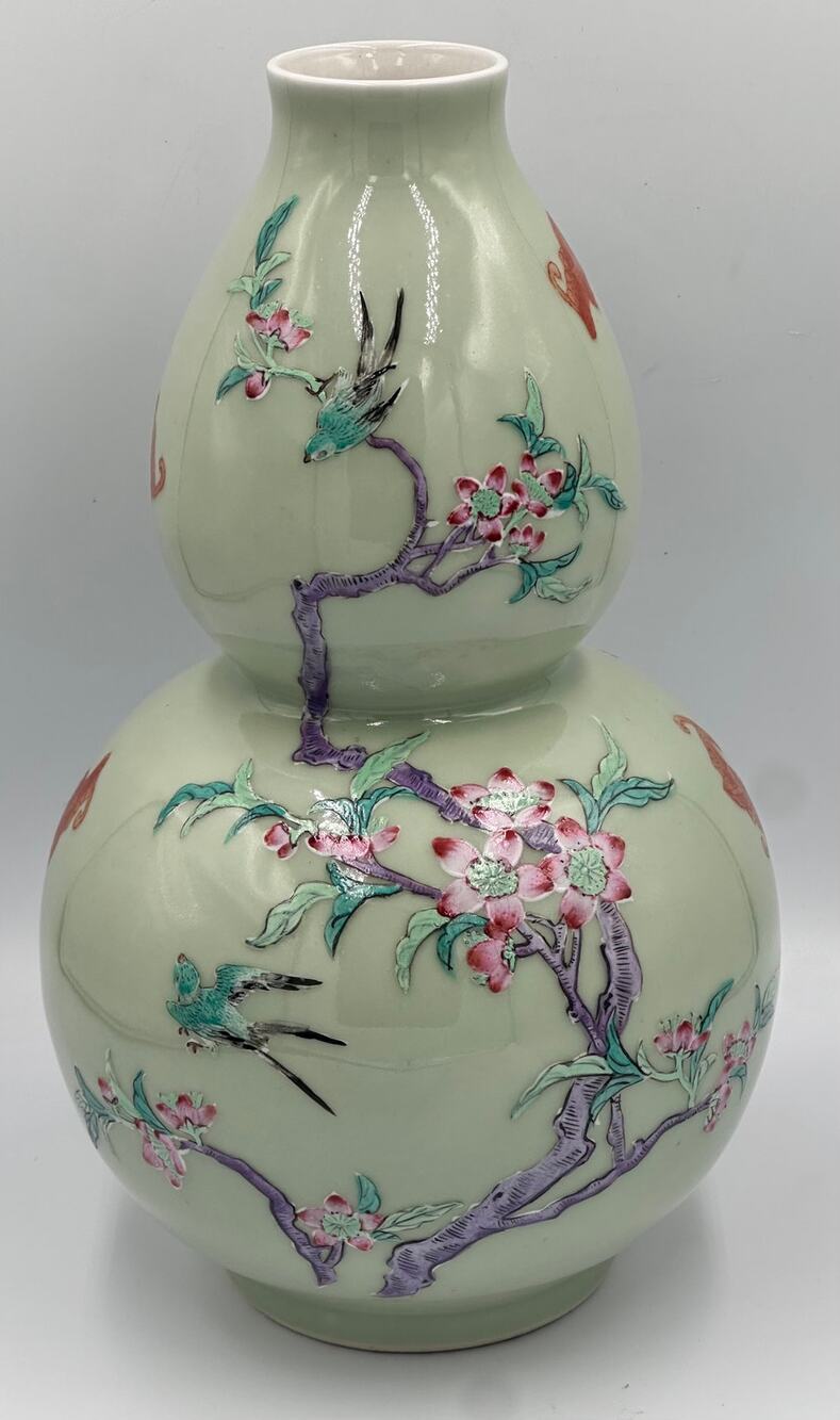 Qing Dynasty Chinese Porcelain Double-Gourd Celadon Vase Qianlong Seal